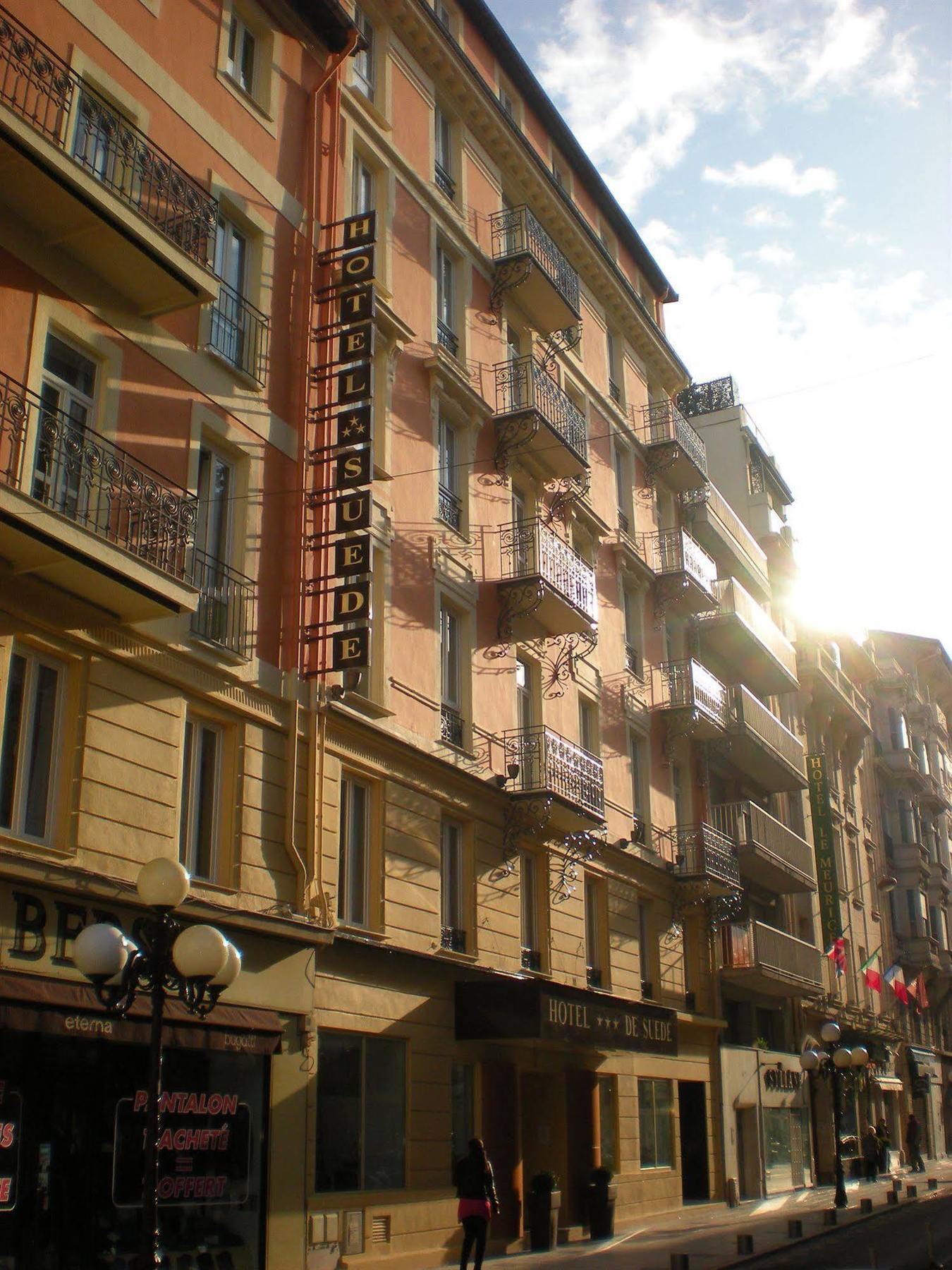 De Suede 3*